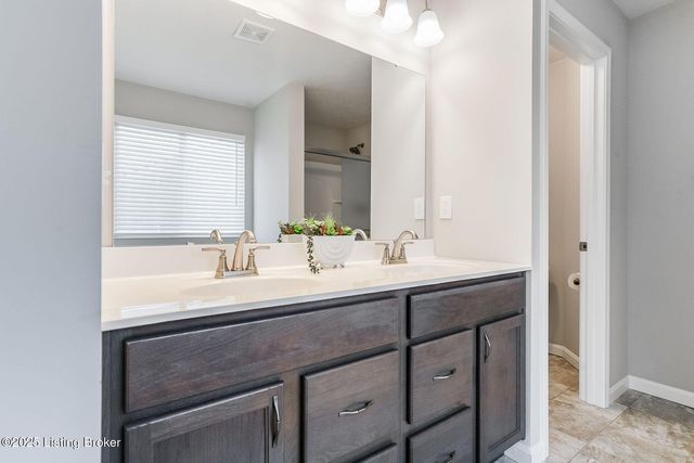 8425 Splendid Point, Louisville, KY 40229