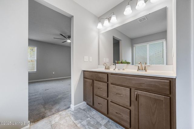 8425 Splendid Point, Louisville, KY 40229