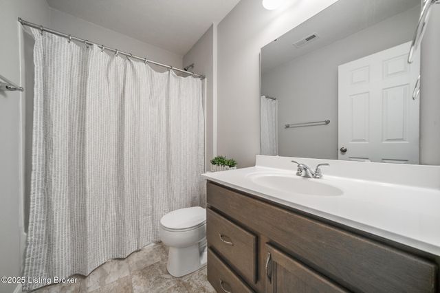 8425 Splendid Point, Louisville, KY 40229