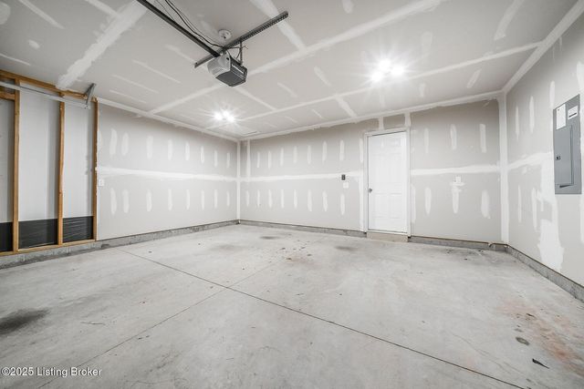 8425 Splendid Point, Louisville, KY 40229