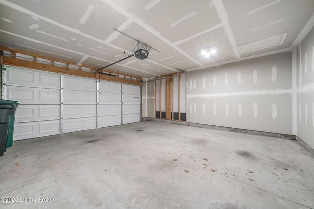 8425 Splendid Point, Louisville, KY 40229