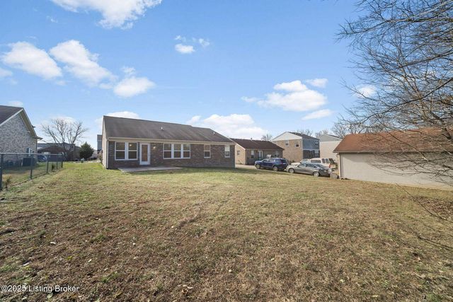 8425 Splendid Point, Louisville, KY 40229