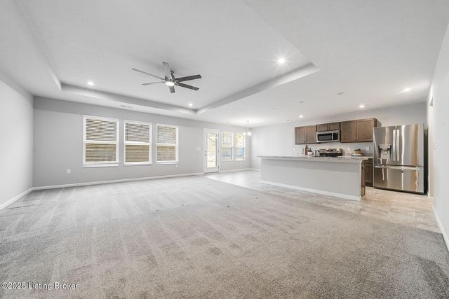 8425 Splendid Point, Louisville, KY 40229