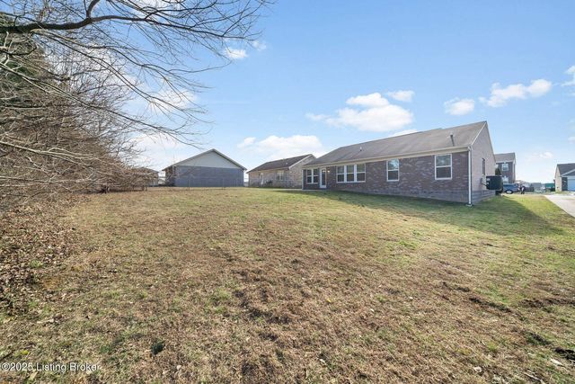 8425 Splendid Point, Louisville, KY 40229