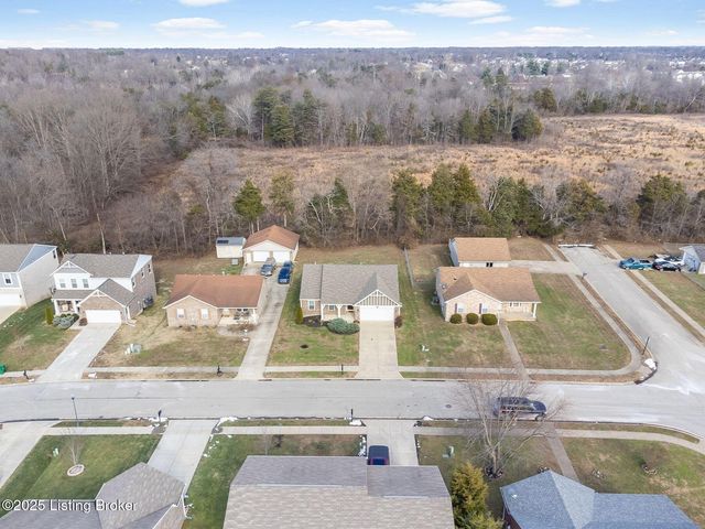 8425 Splendid Point, Louisville, KY 40229