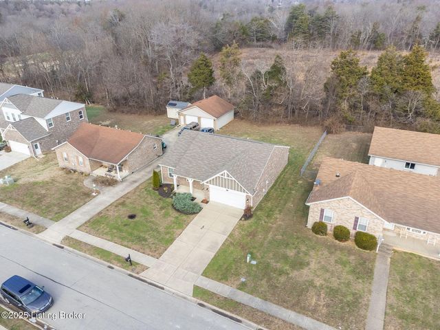 8425 Splendid Point, Louisville, KY 40229