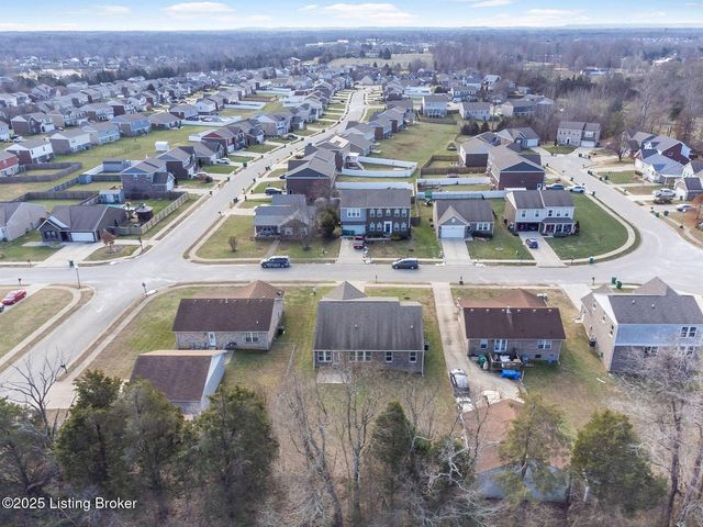 8425 Splendid Point, Louisville, KY 40229