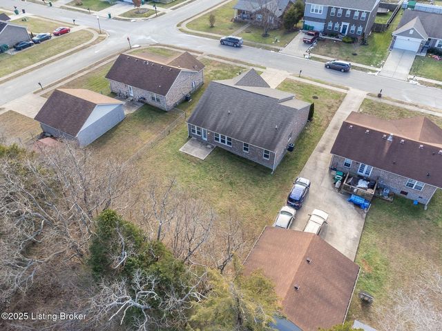 8425 Splendid Point, Louisville, KY 40229