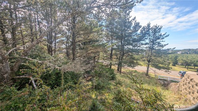 35512 J Place, Ocean Park, WA 98640