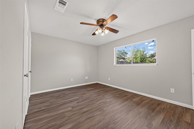 4923 Sandalwood Avenue, Rosenberg, TX 77471