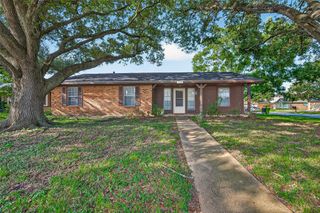 4923 Sandalwood Avenue, Rosenberg, TX 77471