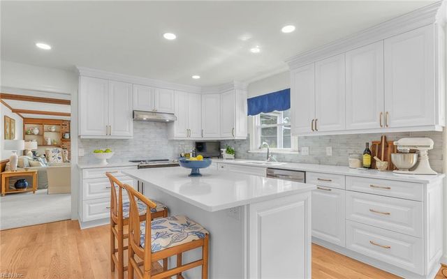 1101 Kings Way DR, Virginia Beach, VA 23455