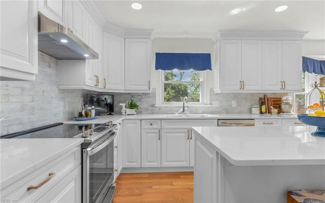 1101 Kings Way DR, Virginia Beach, VA 23455