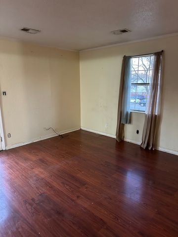 302 Plantation Dr, Clarksville, TN 37042