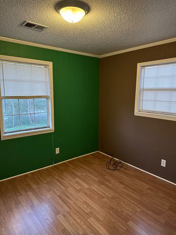 302 Plantation Dr, Clarksville, TN 37042