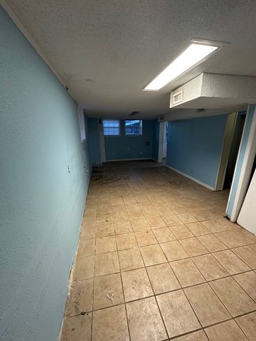 302 Plantation Dr, Clarksville, TN 37042