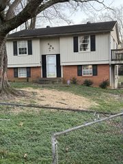 302 Plantation Dr, Clarksville, TN 37042