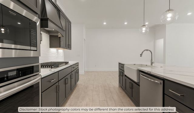 9236 S Pleasant Valley Road, Gentry, AR 72734