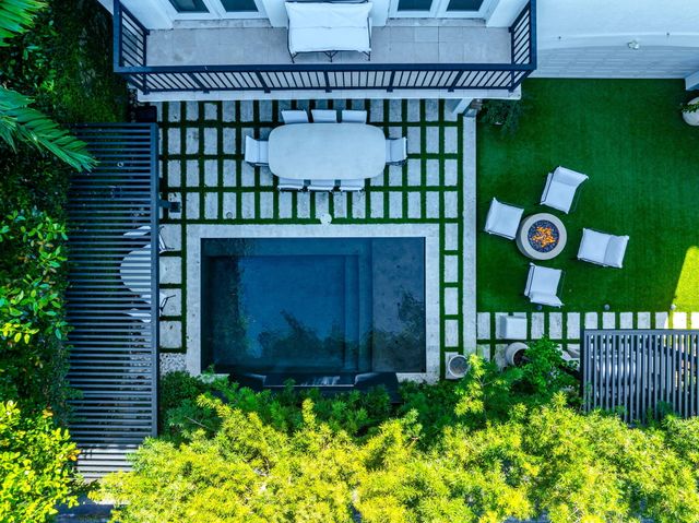 2765 Brickell Court, Miami, FL 33129