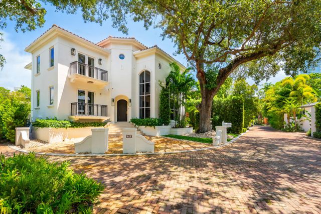 2765 Brickell Court, Miami, FL 33129