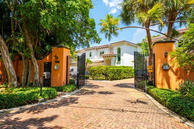 2765 Brickell Court, Miami, FL 33129