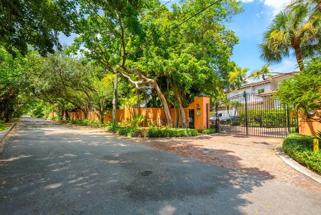 2765 Brickell Court, Miami, FL 33129