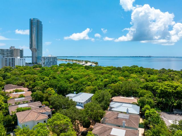 2765 Brickell Court, Miami, FL 33129