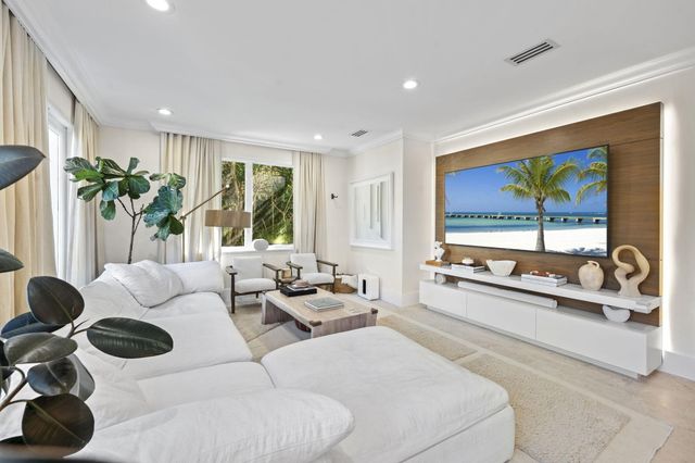 2765 Brickell Court, Miami, FL 33129