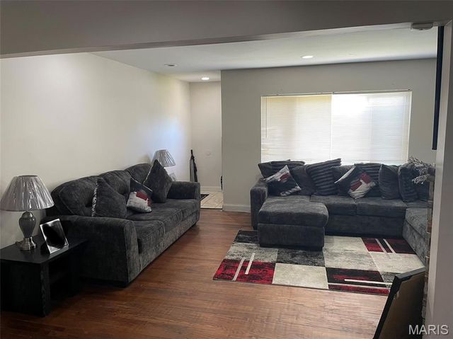 6350 Woodland Avenue, St Louis, MO 63120
