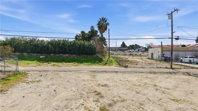 212 E Fredricks, Barstow, CA 92311