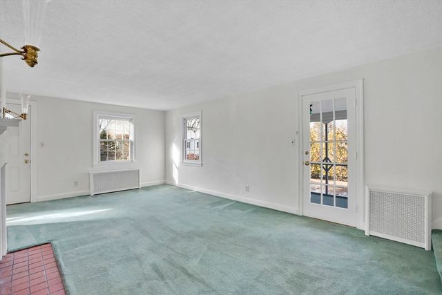 231 Dayton St, Springfield, MA 01118