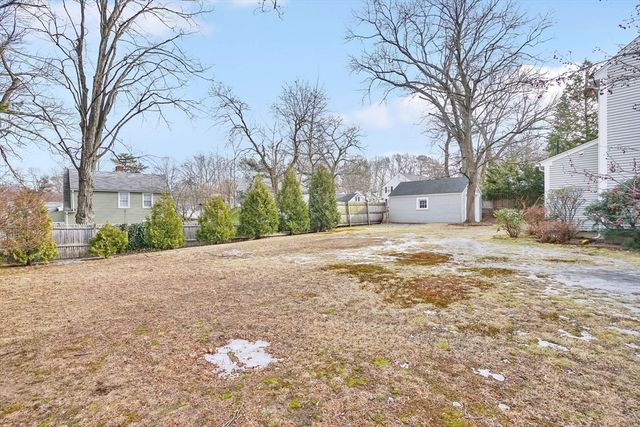 231 Dayton St, Springfield, MA 01118