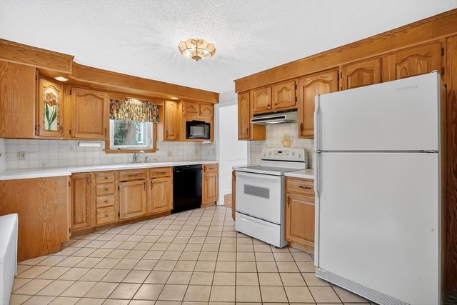 231 Dayton St, Springfield, MA 01118