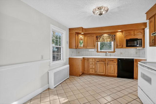 231 Dayton St, Springfield, MA 01118