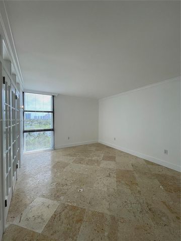 3625 N Country Club Dr 907, Aventura, FL 33180