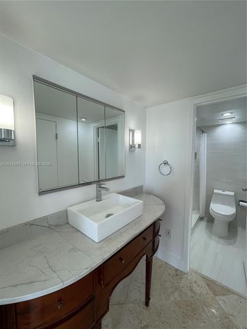 3625 N Country Club Dr 907, Aventura, FL 33180