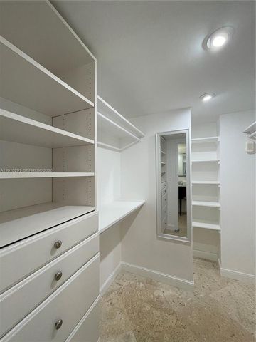 3625 N Country Club Dr 907, Aventura, FL 33180