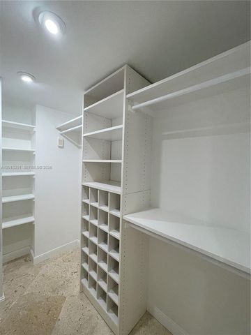 3625 N Country Club Dr 907, Aventura, FL 33180
