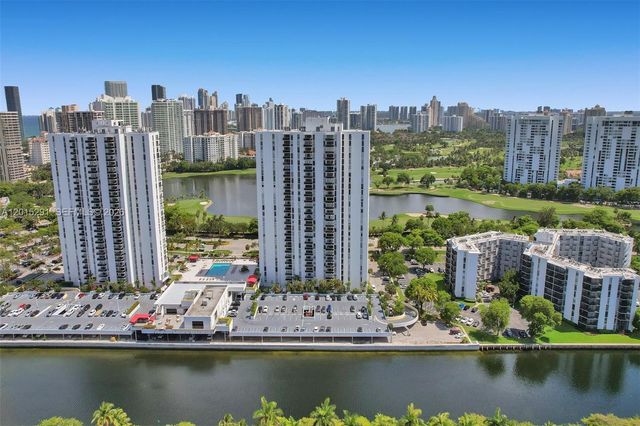 3625 N Country Club Dr 907, Aventura, FL 33180