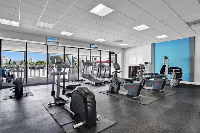 3625 N Country Club Dr 907, Aventura, FL 33180
