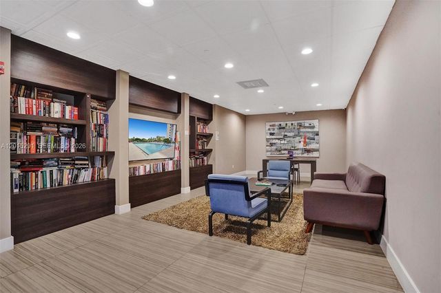 3625 N Country Club Dr 907, Aventura, FL 33180