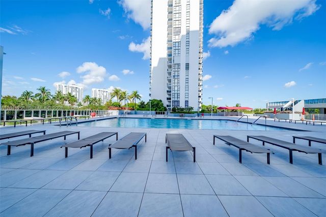 3625 N Country Club Dr 907, Aventura, FL 33180