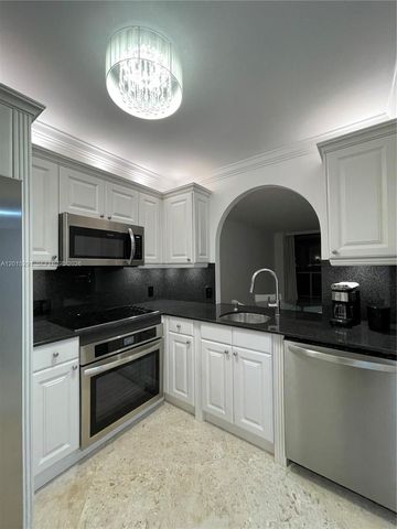 3625 N Country Club Dr 907, Aventura, FL 33180