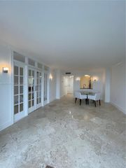 3625 N Country Club Dr 907, Aventura, FL 33180