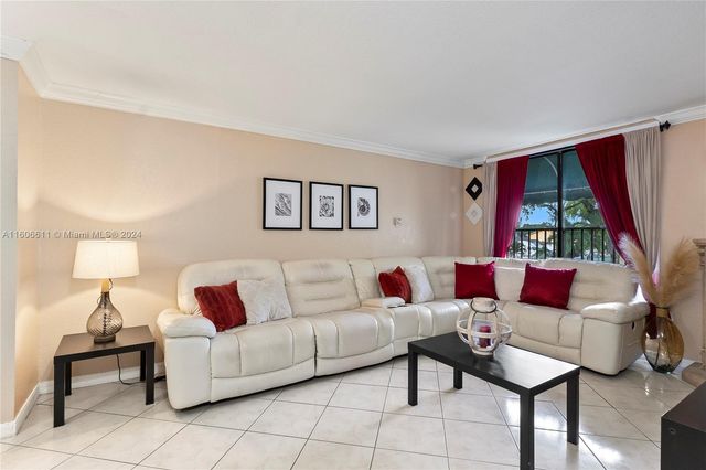 666 W 81st St 226, Hialeah, FL 33014