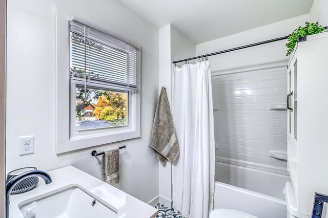 919 4th Street N, Fargo, ND 58102