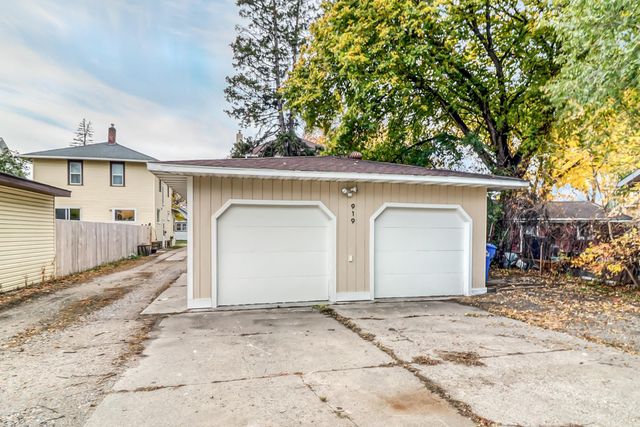 919 4th Street N, Fargo, ND 58102
