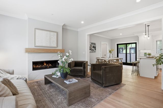 36 Loomis 302, Bedford, MA 01730