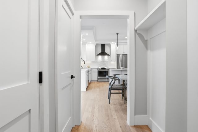 36 Loomis 302, Bedford, MA 01730