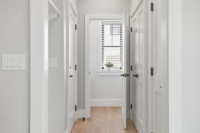 36 Loomis 302, Bedford, MA 01730